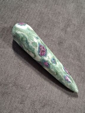 Unknown Source 3.5" Ruby In Fuchsite Wand VG